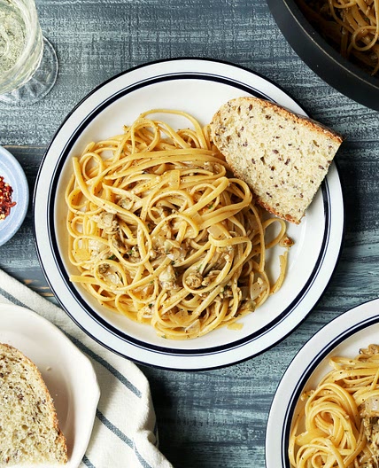Old-fashioned Linguine with White Clam Sauce