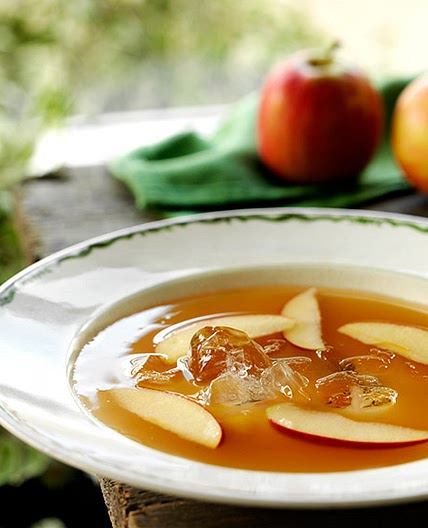 Apple dessert soup