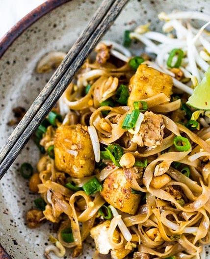 Easy Pad Thai Recipe ( Chicken, Shrimp or Tofu)