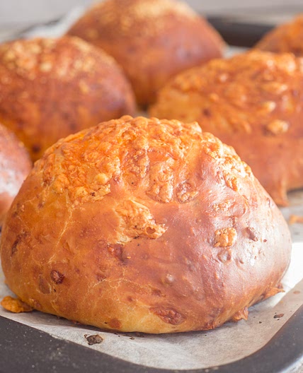 Homemade Cheese Buns with Double Cheese