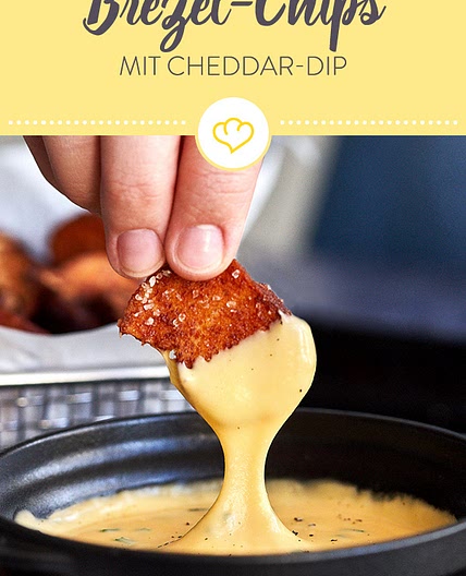 Brezel-Chips mit Cheddar-Dip