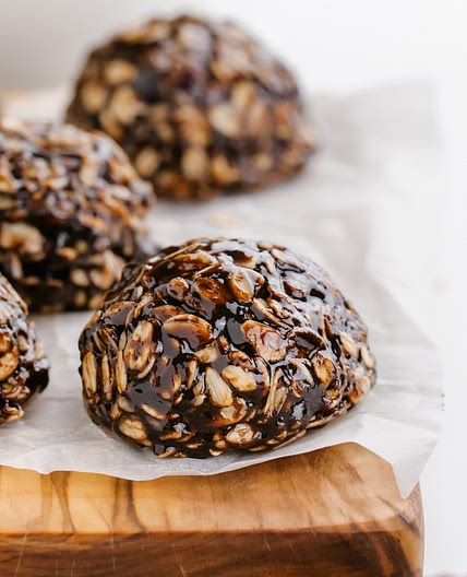 No-bake Chocolate Oatmeal Cookies (gluten-free, vegan, nut-free)