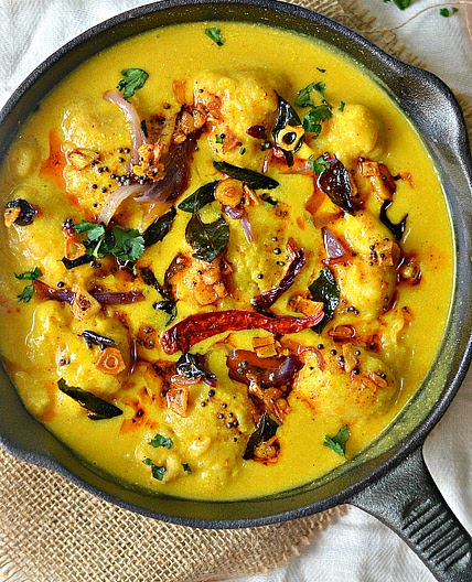 Punjabi Kadhi Pakora – Gram flour dumplings in yoghurt gravy