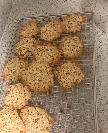 Chewy + Crispy Oatmeal Cookies 