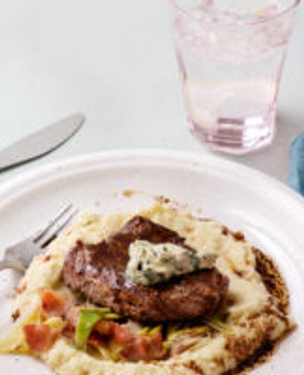 Keto beef with gravy and cabbage mash