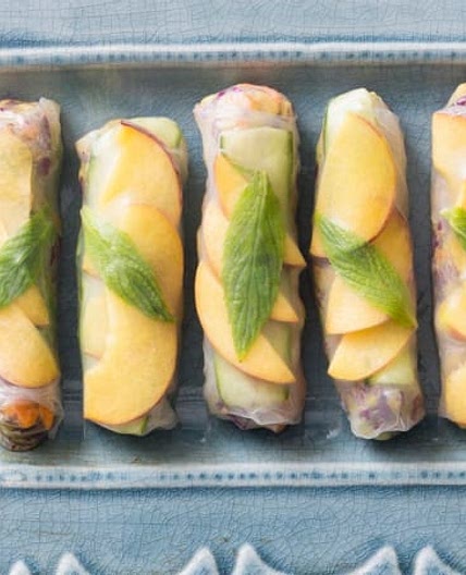 Rice paper rolls with sweet and sour chilli sauce