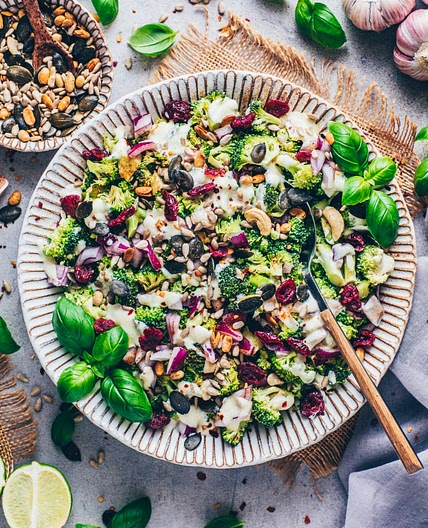 Der beste Brokkoli-Salat (vegan)