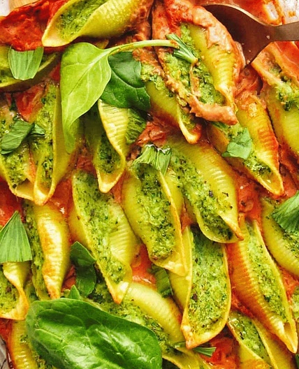 Spinach and Cauliflower Cream Stuffed Shell Pasta