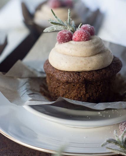 Gingerbread Cupcakes With Cinnamon Cream Cheese Frosting