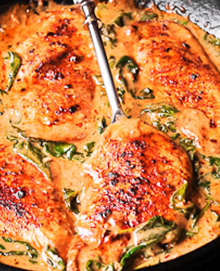 Chicken and Spinach in Creamy Paprika Sauce