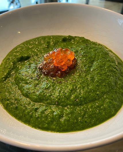 Spinach soup with fish roe 