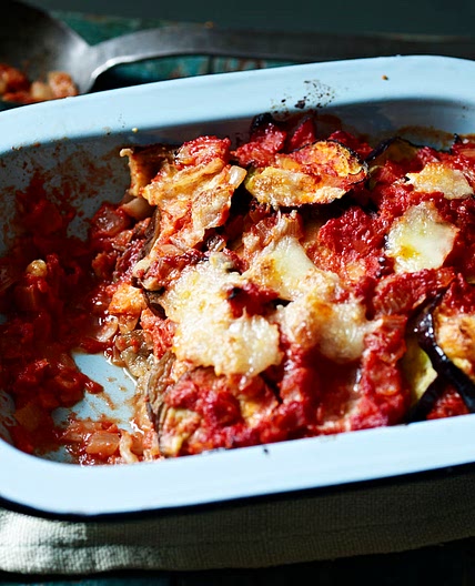 Aubergine and mozzarella bake