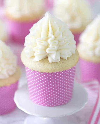 Moist Vanilla Cupcakes