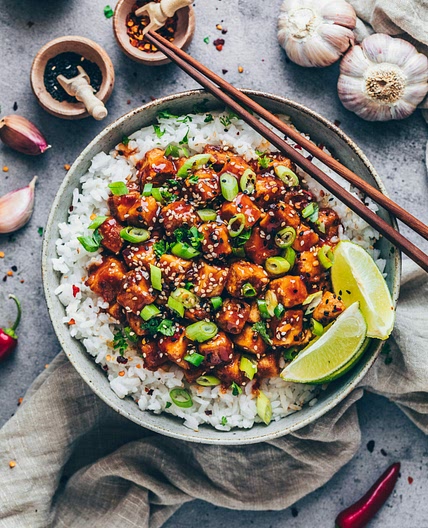 Marinierter Tofu mit Süß-Sauer-Soße