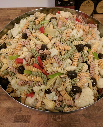 Easy Summer Pasta Salad - a picnic favorite!