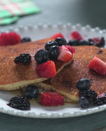 Wholegrain Mixed Berry Pancakes (Gluten-free) - Ellie Krieger