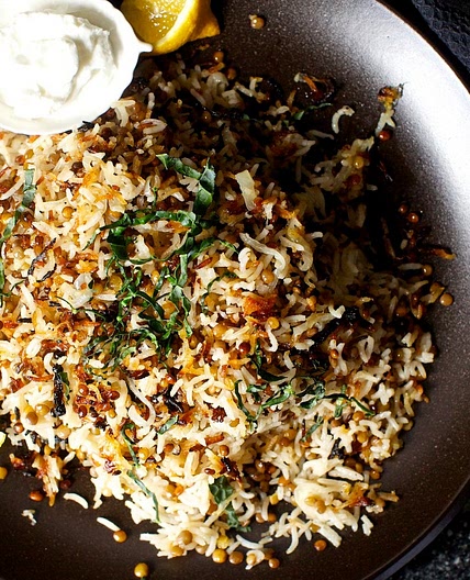 stuck-pot rice with lentils and yogurt