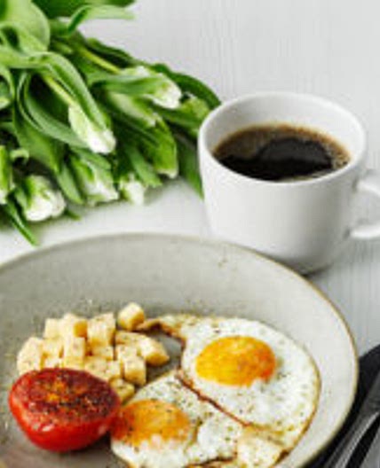 Keto breakfast with fried eggs, tomato and cheese