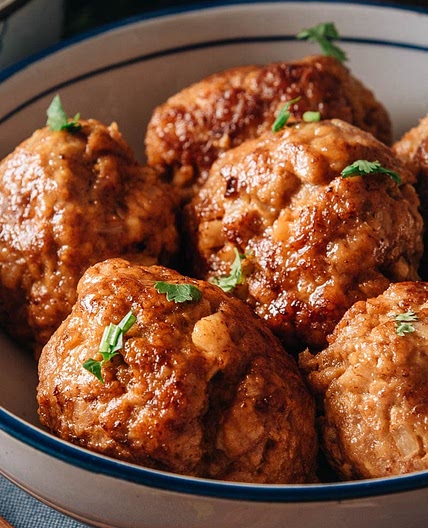 Chinese Lion’s Head Pork Meatballs (狮子头)