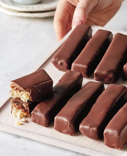 How to make healthy, low-sugar Twix bars | Well+Good