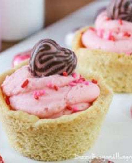 Strawberry Cheesecake Cookie Tarts
