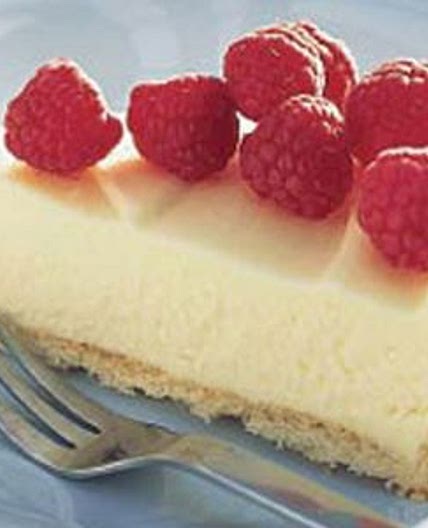 White chocolate and berry tart