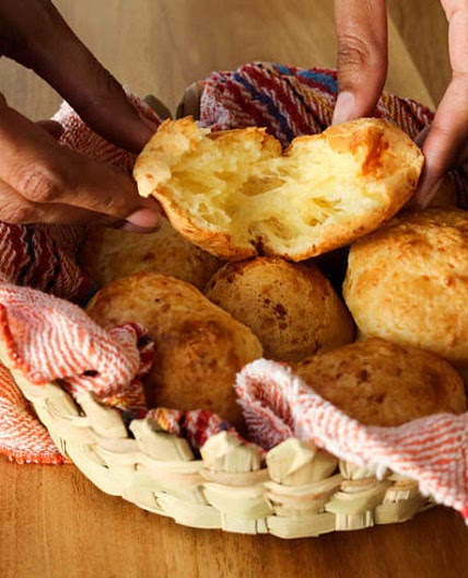 Pao de Queijo (Brazilian Cheese Bread)