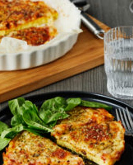 Keto pizza omelet