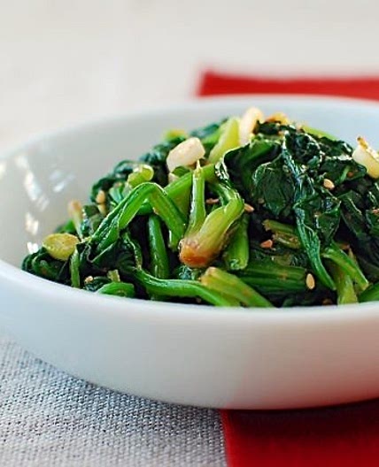 Sigeumchi Namul (Korean Spinach Side Dish)