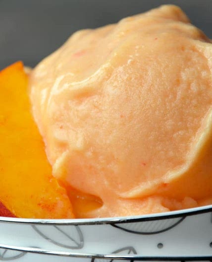 5-Minute Healthy Peach Frozen Yogurt