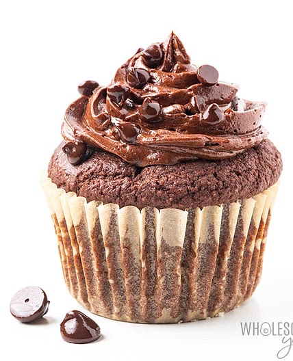 Keto Cupcakes (Easy, Moist & Chocolaty)