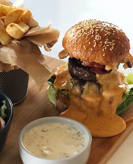 Burger/ hot dog buns by Lau