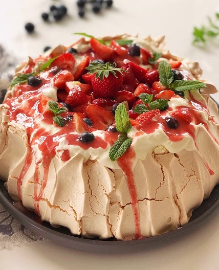 Pavlova by Lau