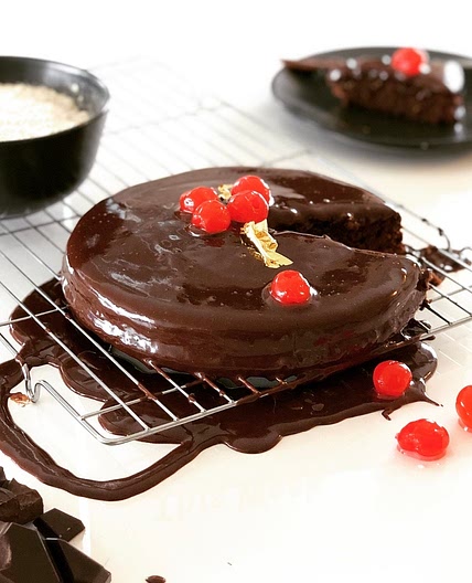 Chocolate ganache cake by Lau