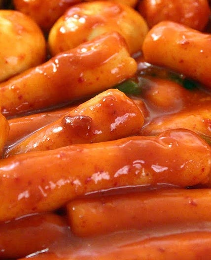 Hot and spicy rice cake (Tteokbokki)