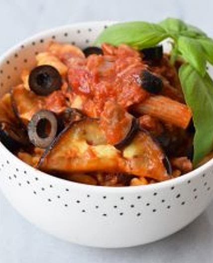 Fast & Easy: Pasta with tuna, grilled eggplant and black olives