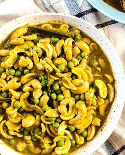 Sri Lankan Creamy Cashew Curry (Vegan)