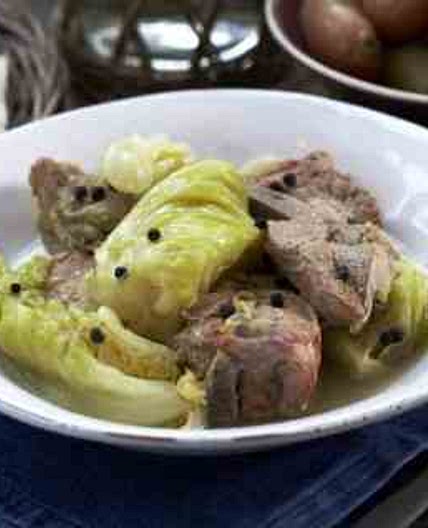 Lamb and cabbage stew (får i kål. fårikål) I