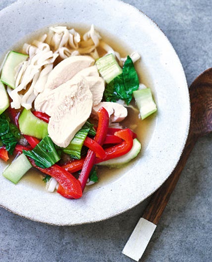 Poached chicken, pak choi & noodles