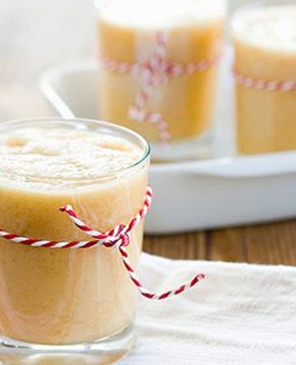 Banana, yogurt and oats breakfast smoothie
