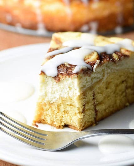 Cinnamon Roll Cheesecake