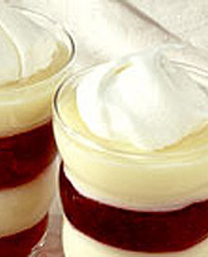 Parfaits JELL-O à rayures rose bonbon
