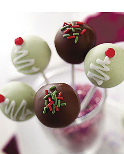 Christmas Tree-Cookie Ball Pops