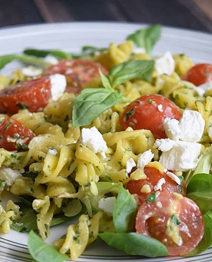 Low FODMAP pasta pesto salad with tomatoes and goat cheese
