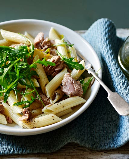 Pasta with tuna and rocket (arugula)