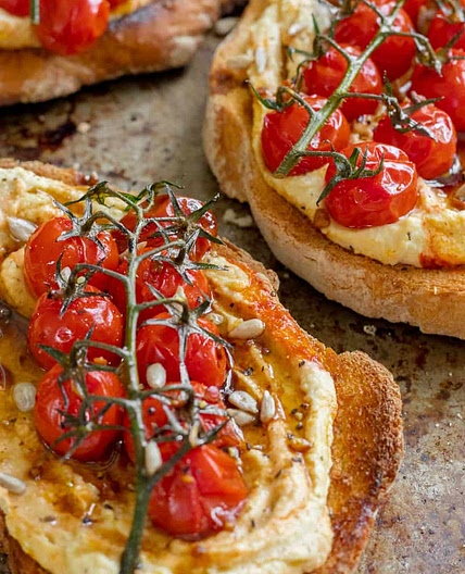BALSAMIC ROASTED TOMATOES & HUMMUS TOAST