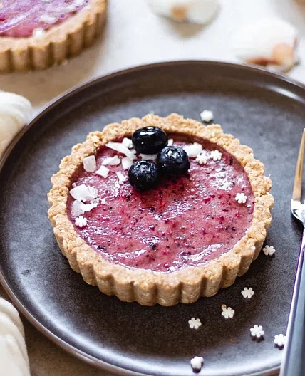 No-Bake Breakfast Bites: Healthy Vegan Berry Tarts
