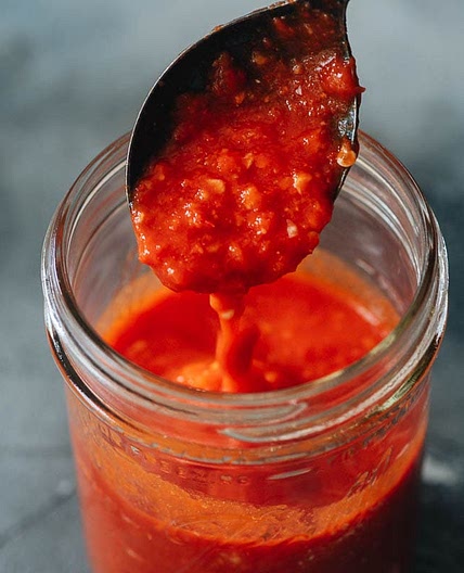 Homemade Chili Garlic Sauce (Huy Fong Brand Copycat)