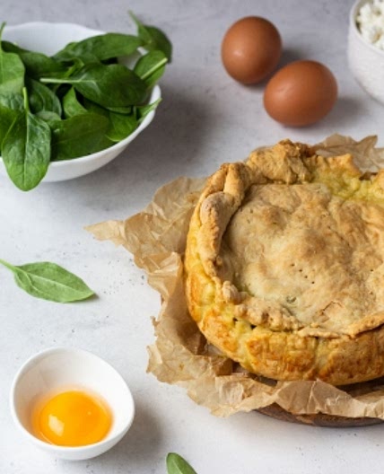 Пирог с курицей, шпинатом и творогом