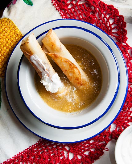 Flautas de pollo ahogadas